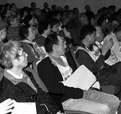 提案を聴く各地からの参加者