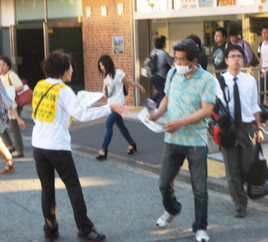 野崎駅頭での訴え