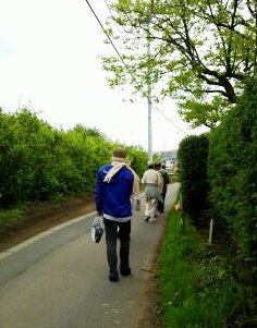 「出会い地点」から雑木林への道