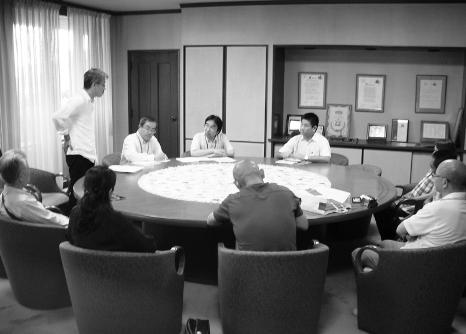 市長（奥・右端）との会談が実現